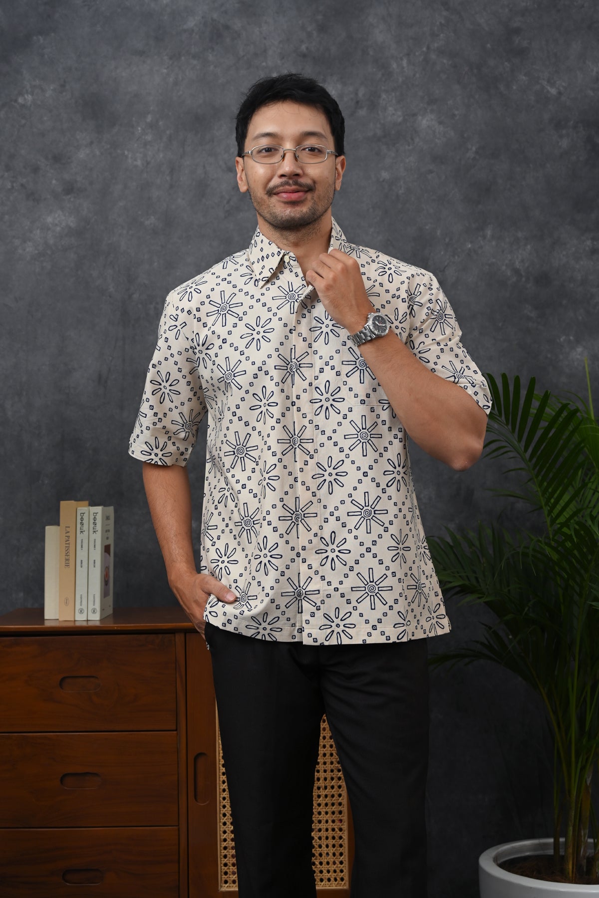 Kiran Kontemporer Short M0390