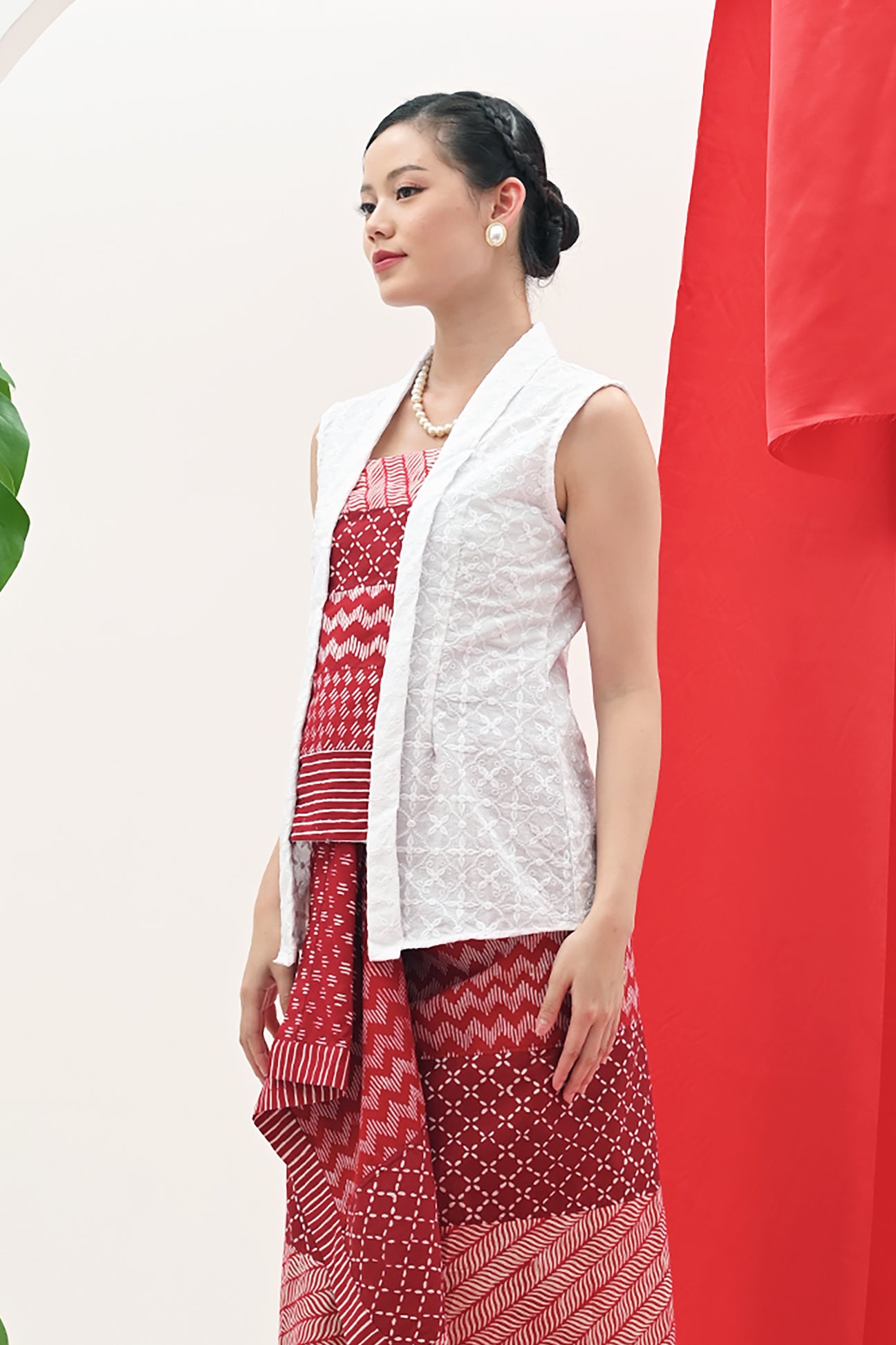 Kebaya Bordir Merah Putih Sleeveless T3097