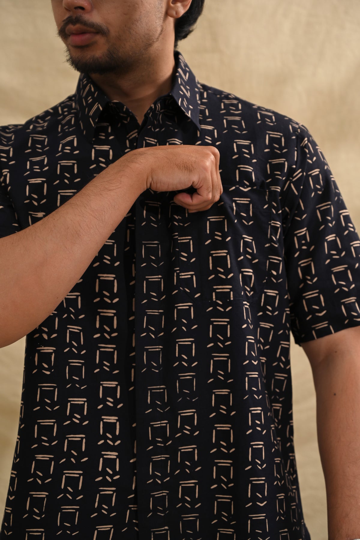 Upsilon Harmoni Black Short M0352