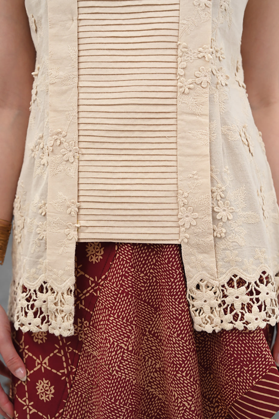 Kebaya Sleeveless Basic Brown T4049