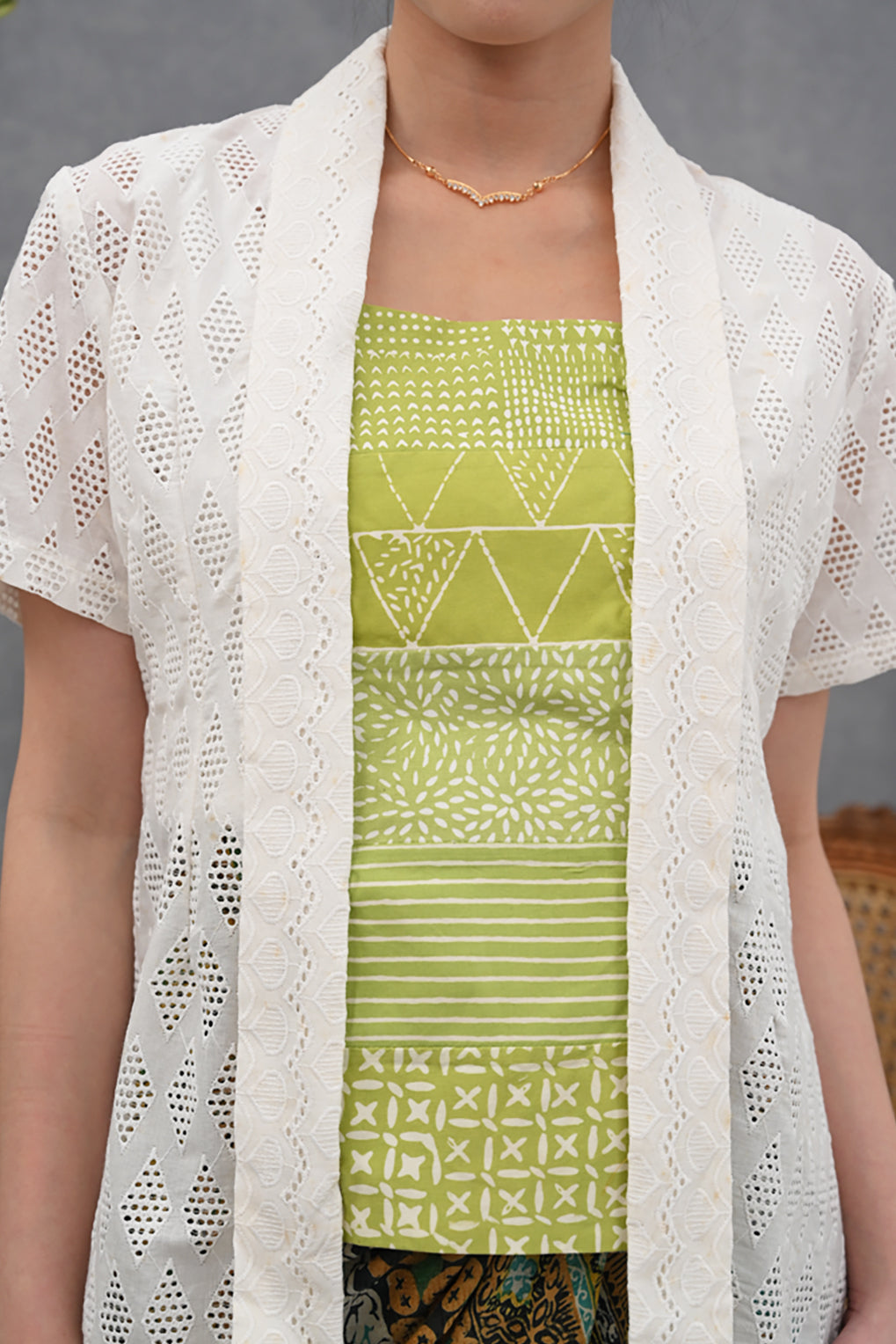 Kebaya Basic Short White Green T4008