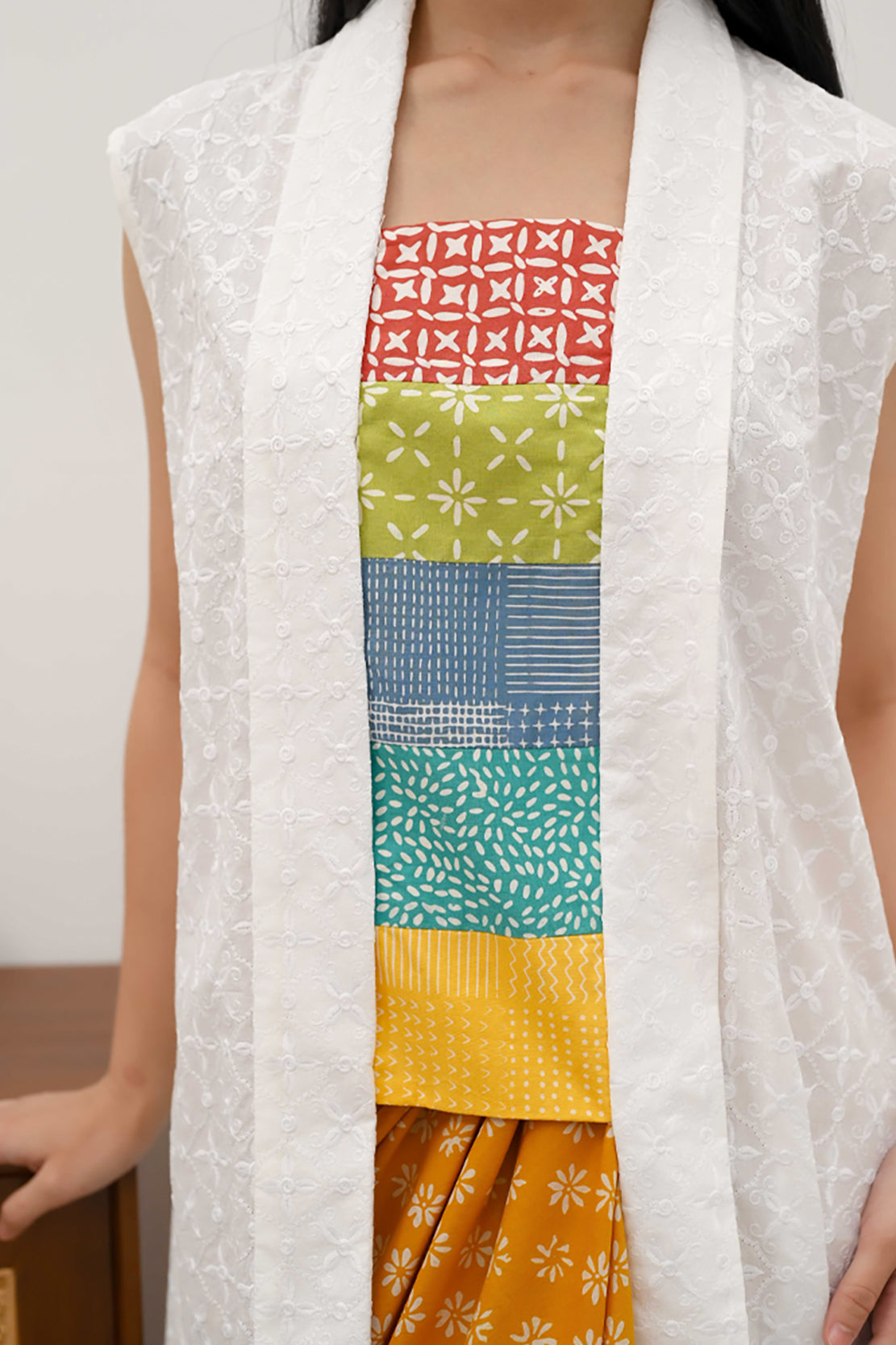 Kebaya Aling Sleeveless Basic White T4010