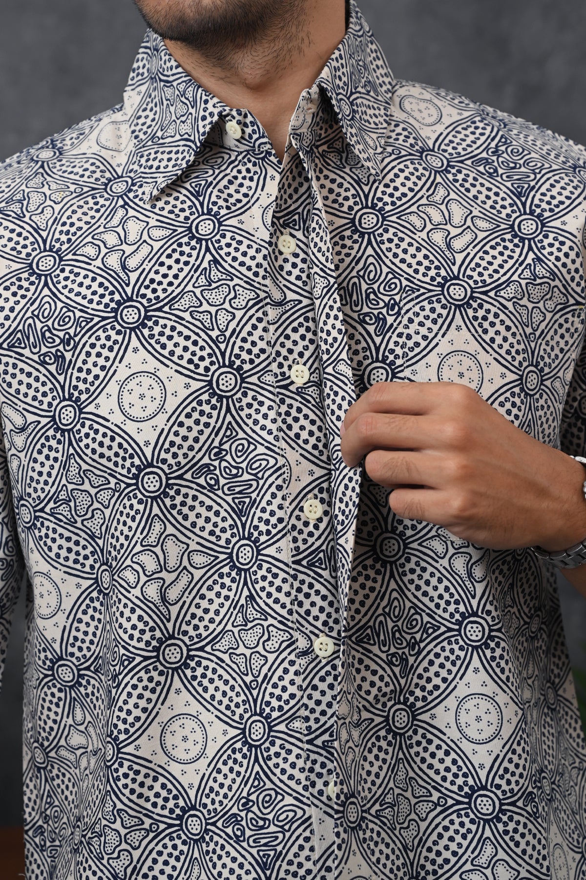 Damar Kontemporer Short M0391