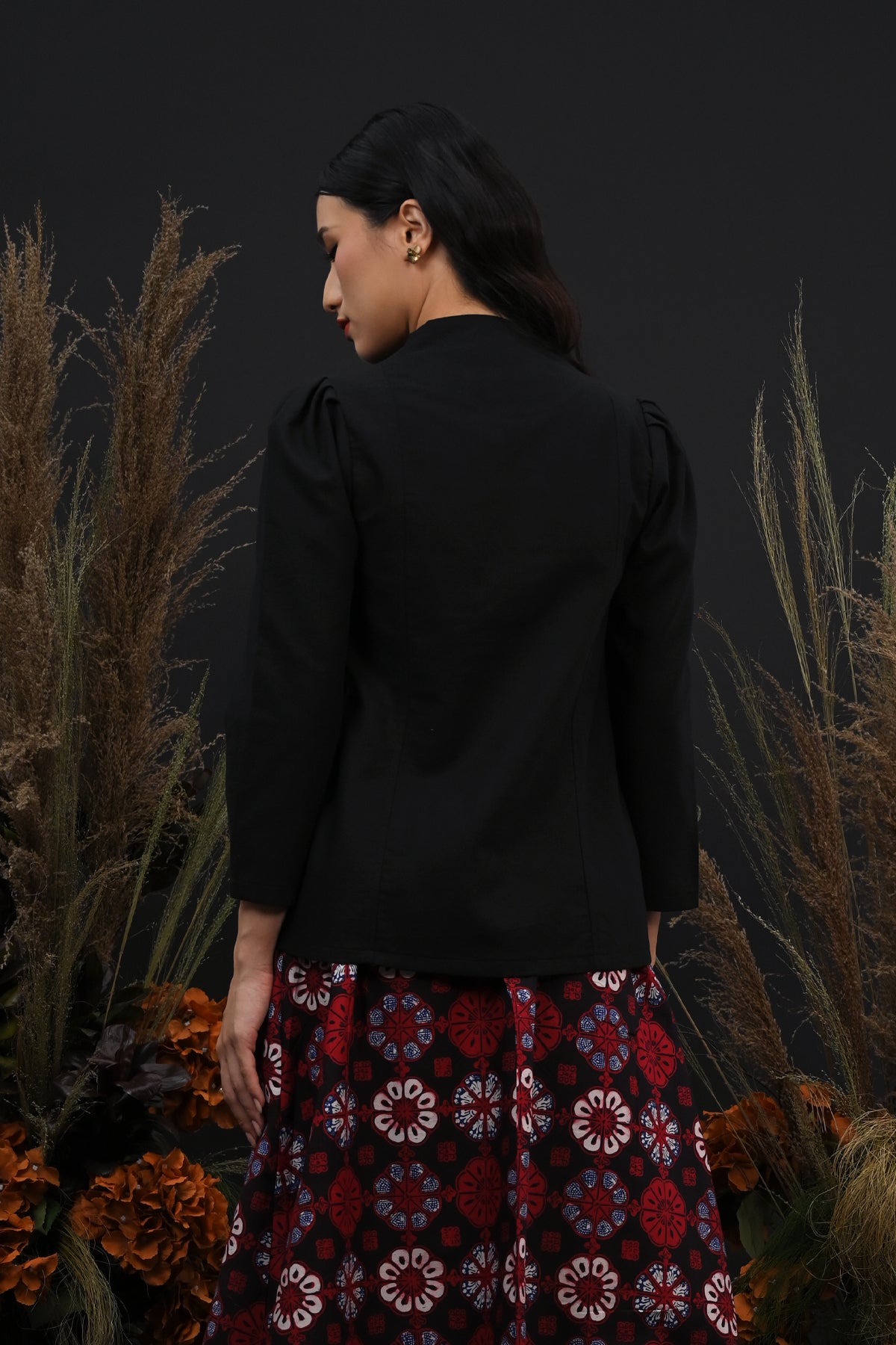 Zuri Basic Black T6192