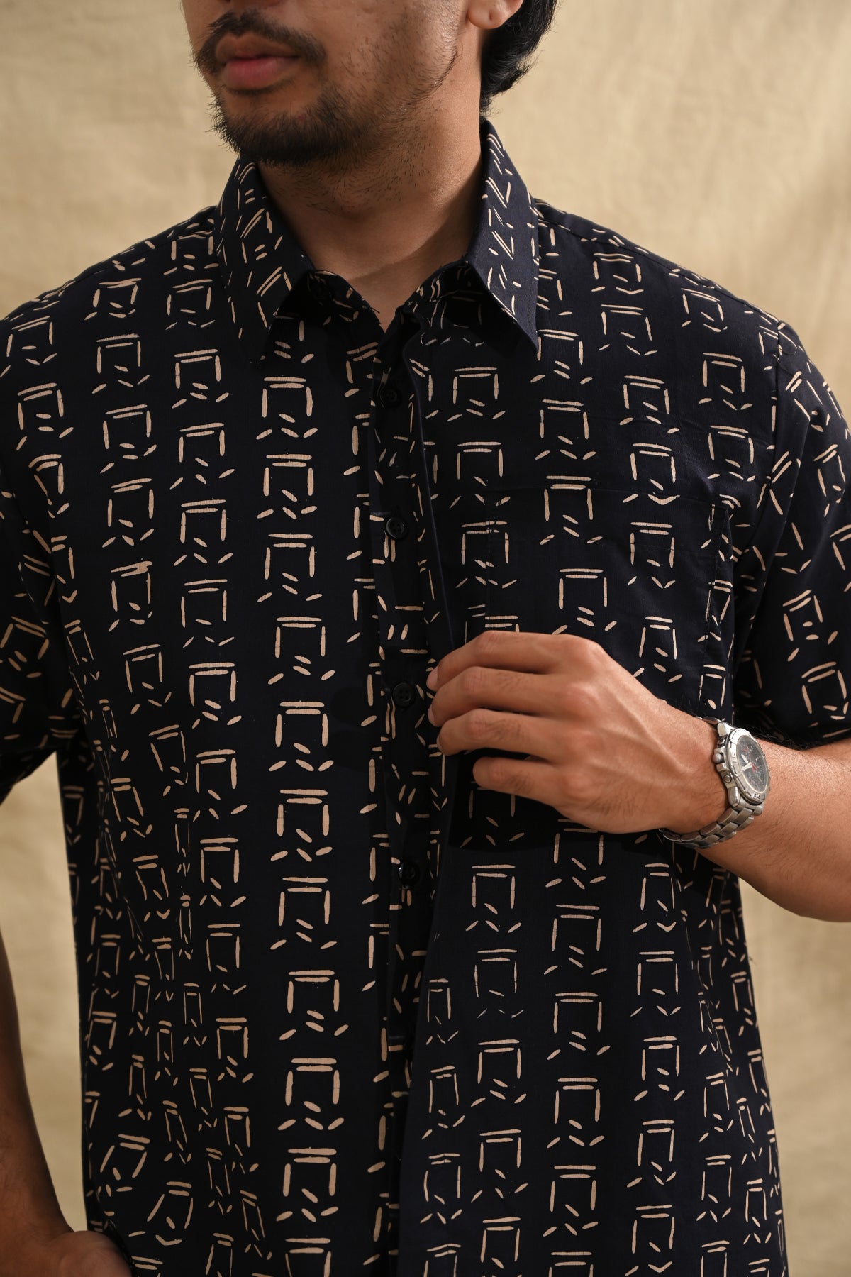 Upsilon Harmoni Black Short M0352