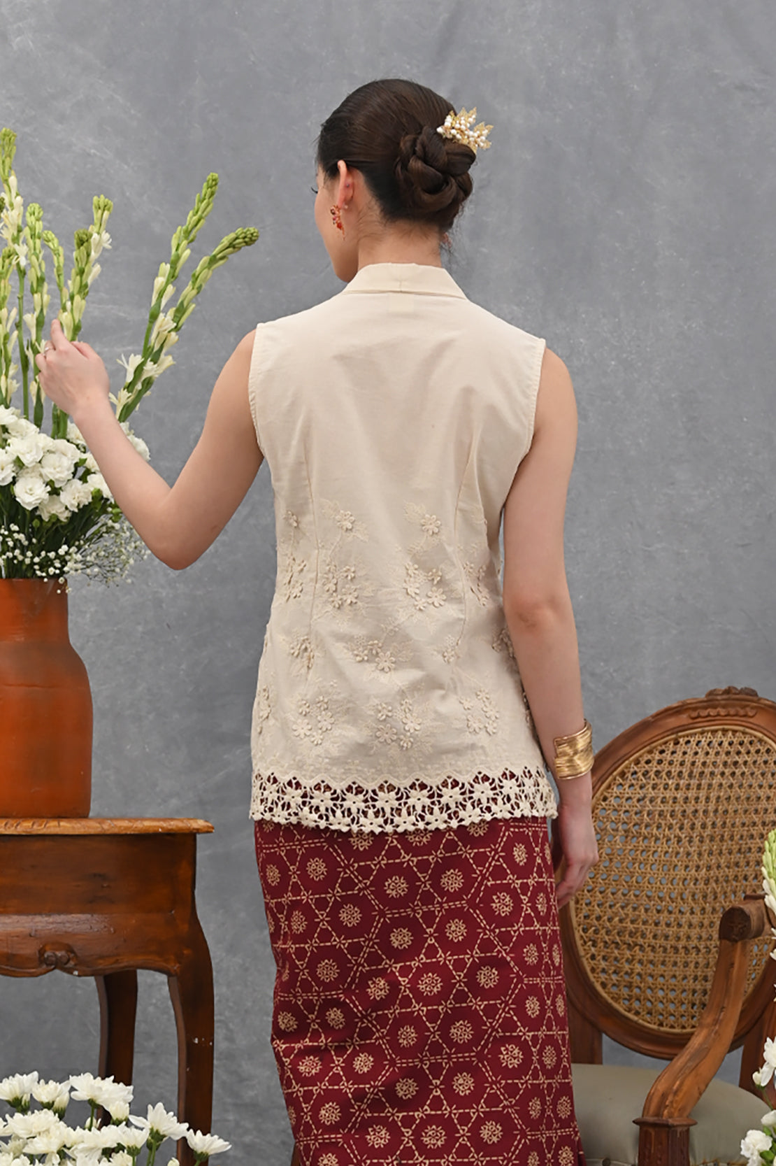 Kebaya Sleeveless Basic Brown T4049