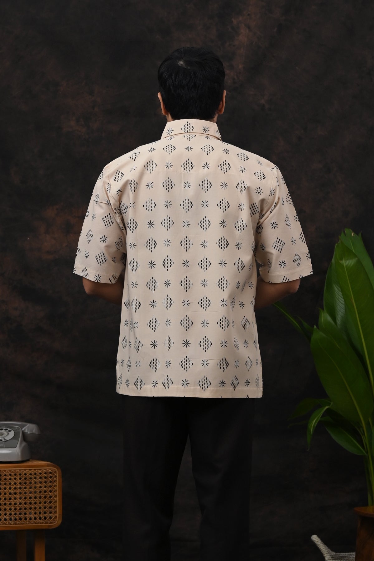 Prava Kontemporer Short M0389