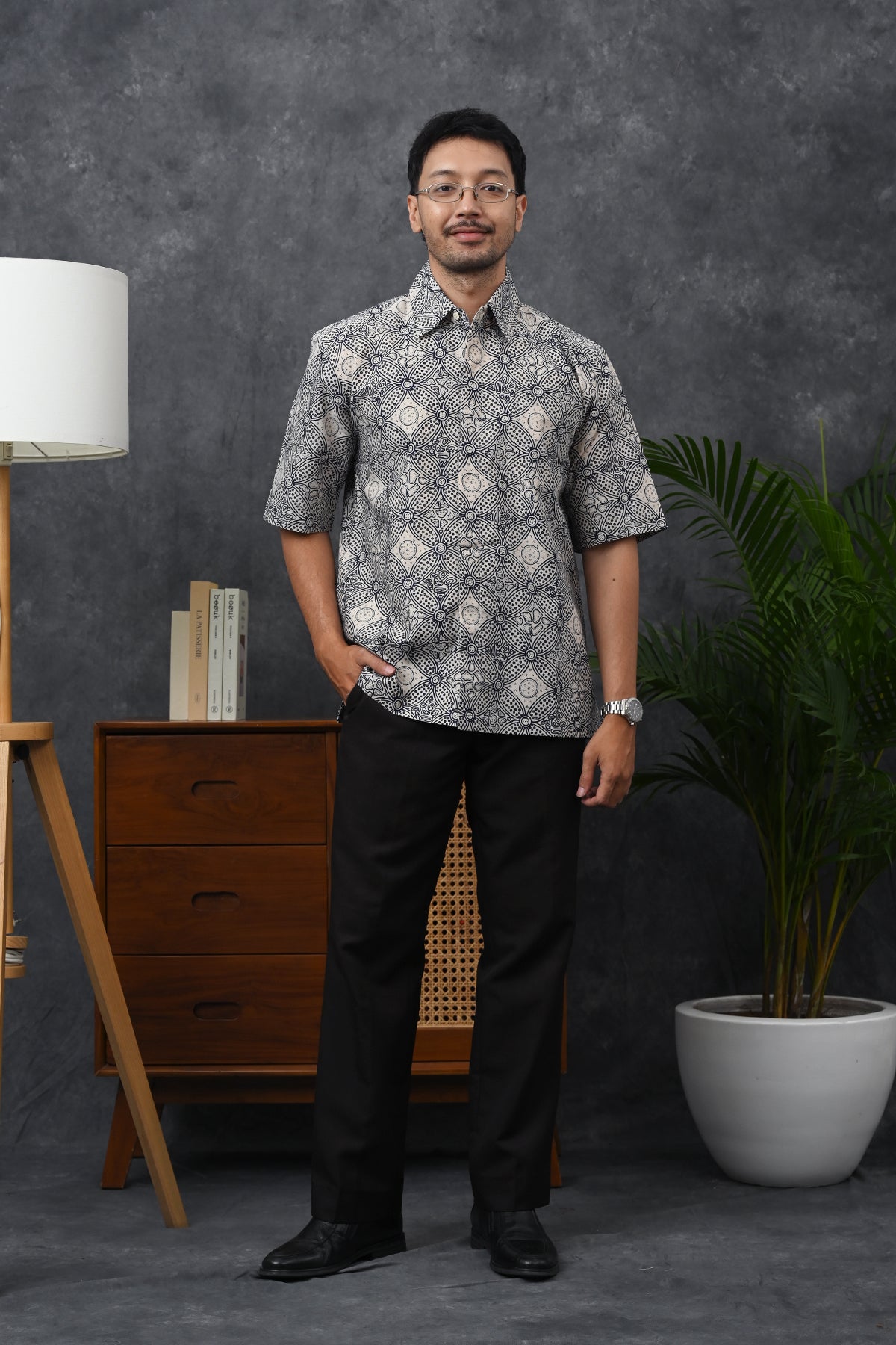 Damar Kontemporer Short M0391