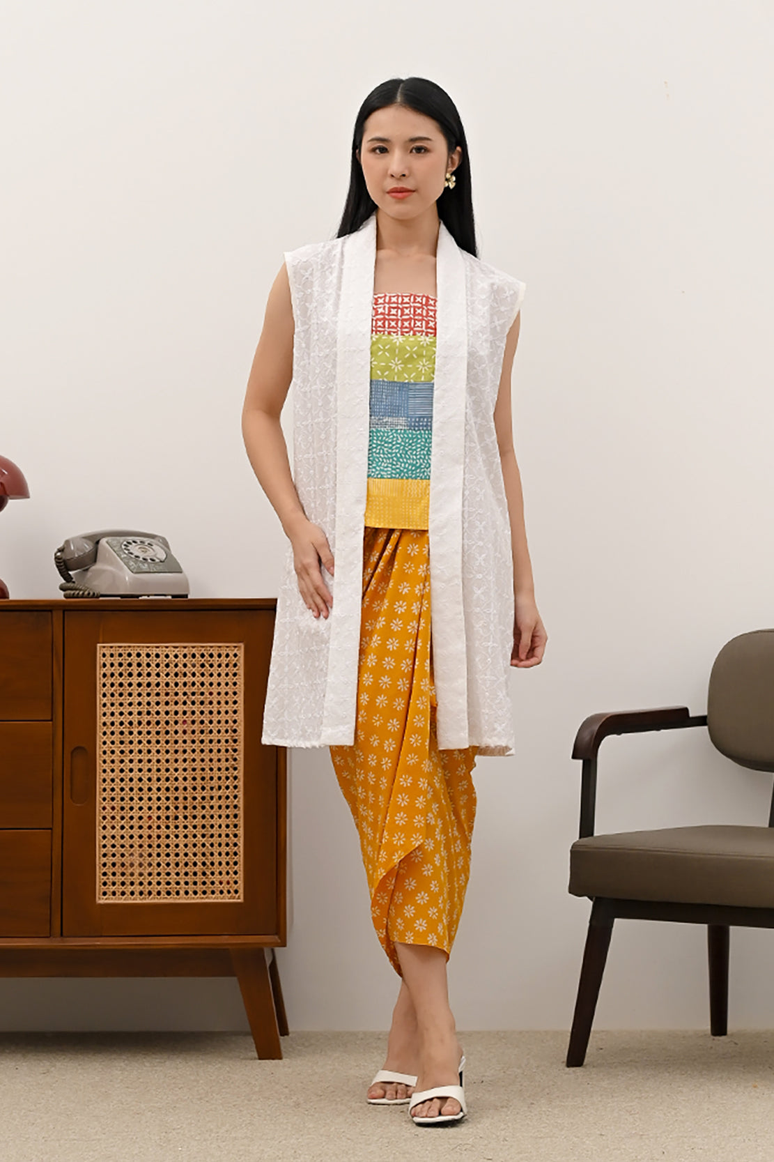 Kebaya Aling Sleeveless Basic White T4010