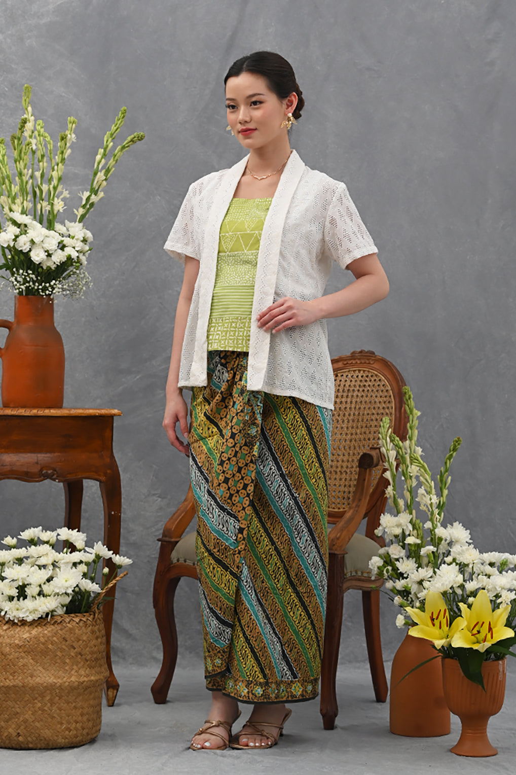 Kebaya Basic Short White Green T4008