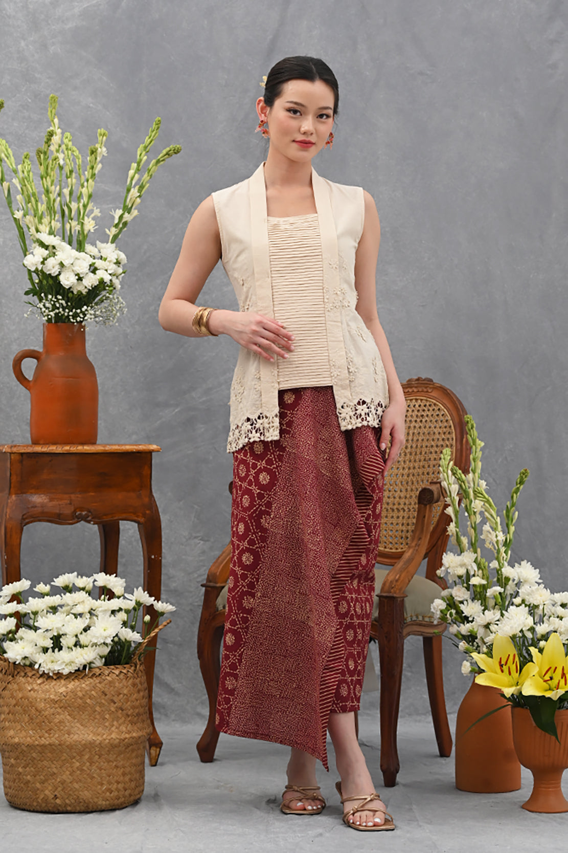 Kebaya Sleeveless Basic Brown T4049