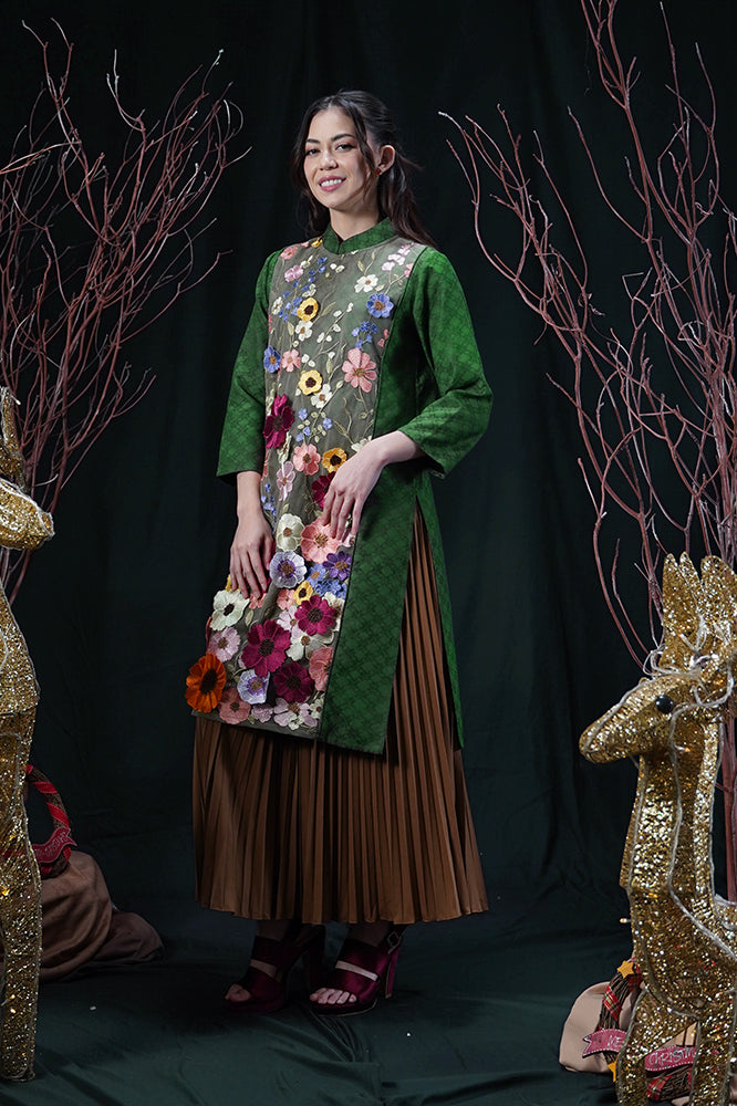 Vibrant Carol Green T1896