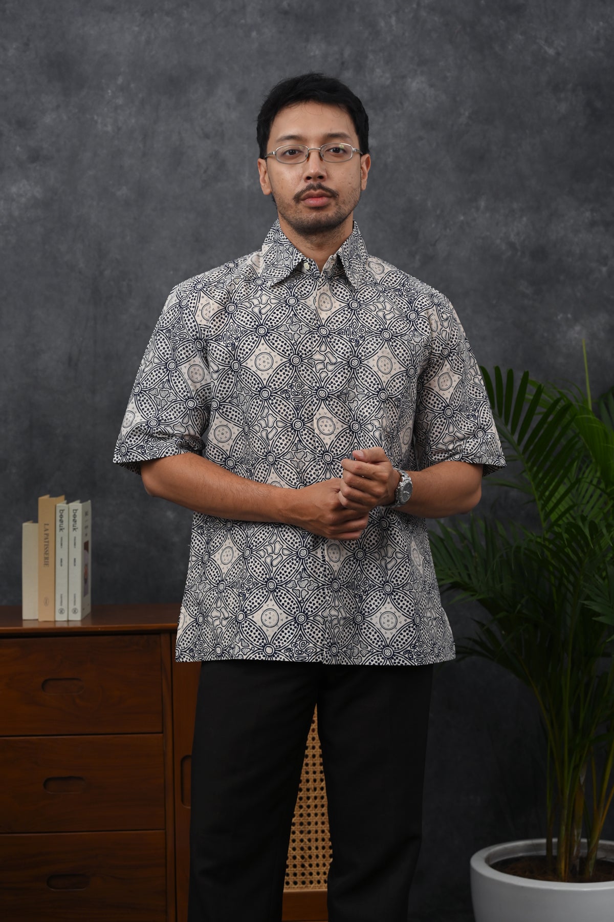 Damar Kontemporer Short M0391