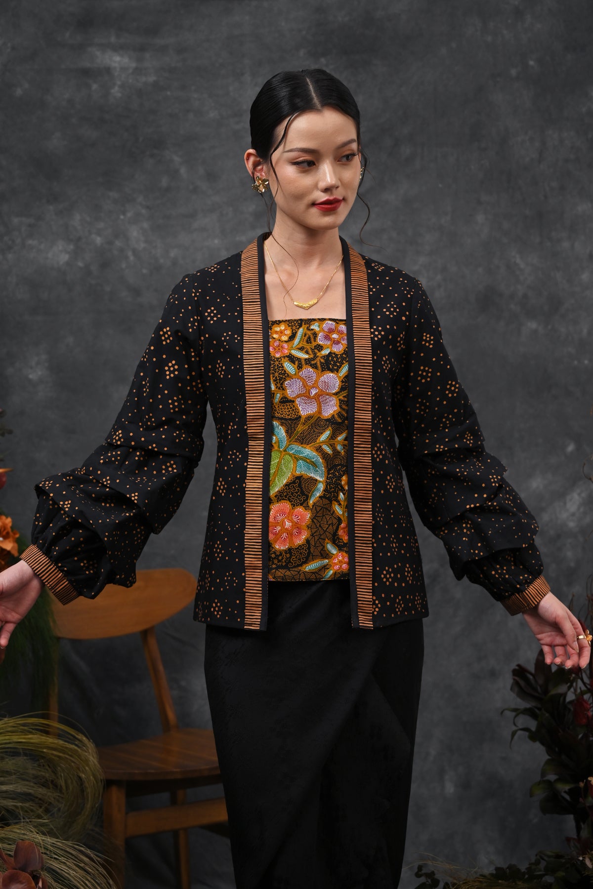 Kebaya Bloomy Encim Cemani T6167