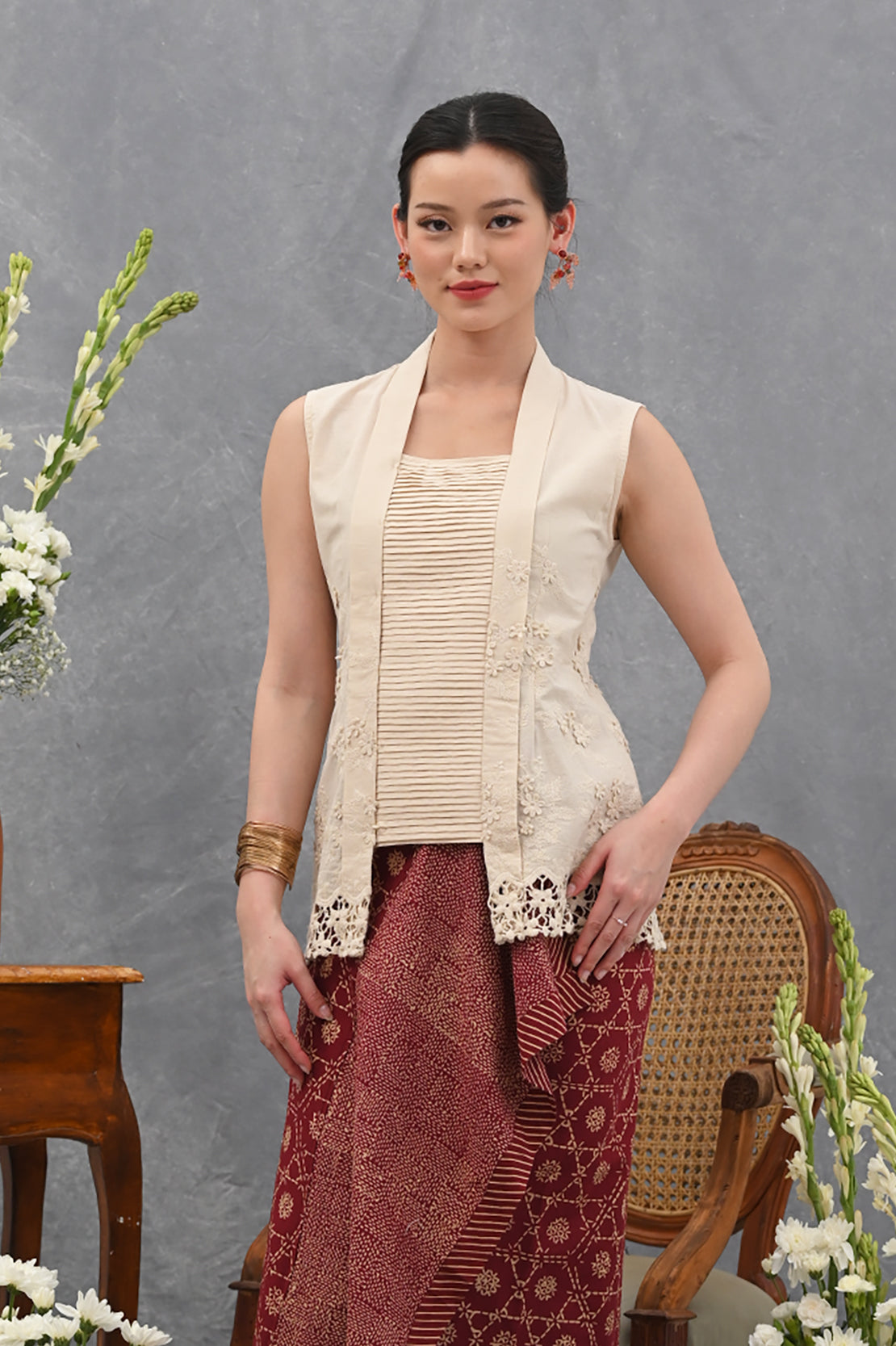 Kebaya Sleeveless Basic Brown T4049