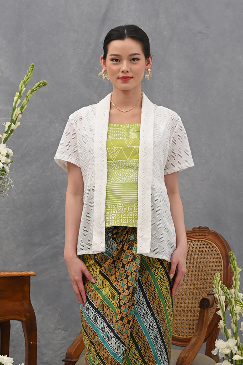 Kebaya Basic Short White Green T4008