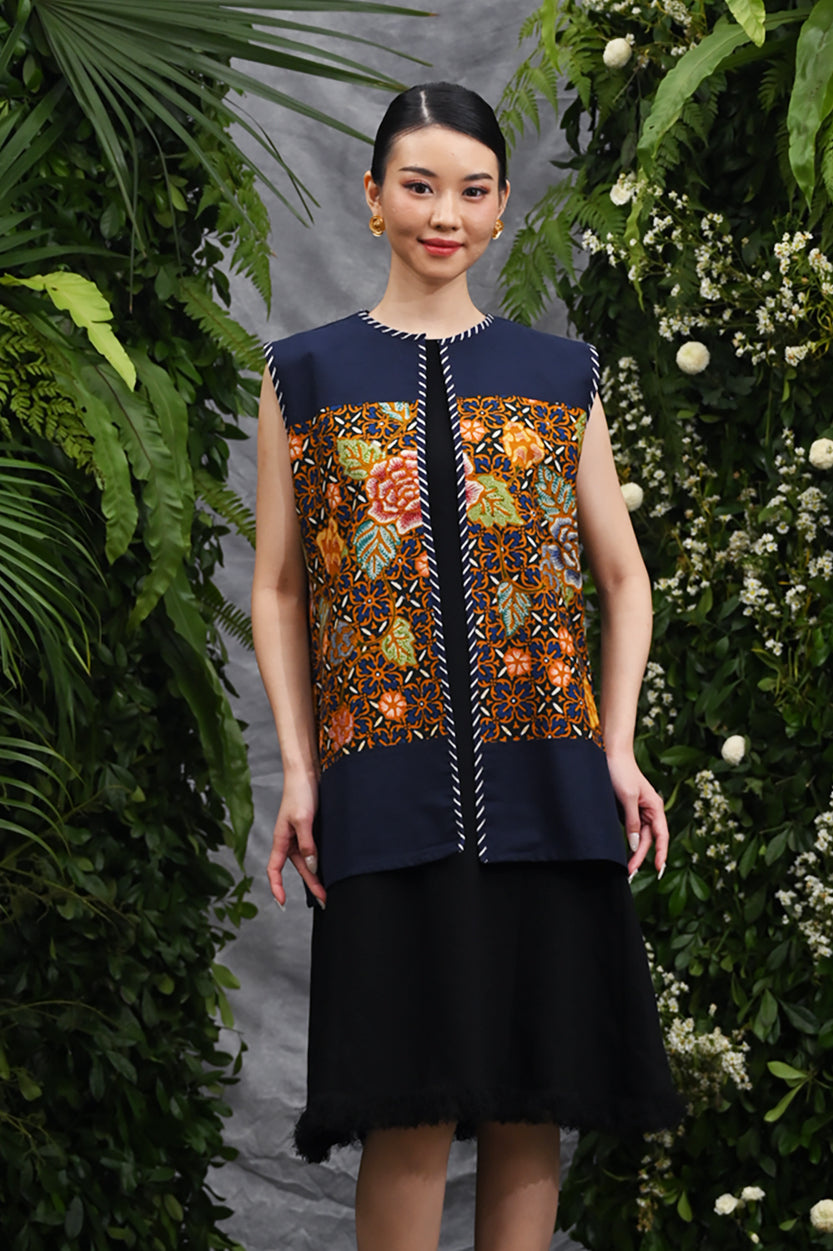 Outer Butterfly Short T4335