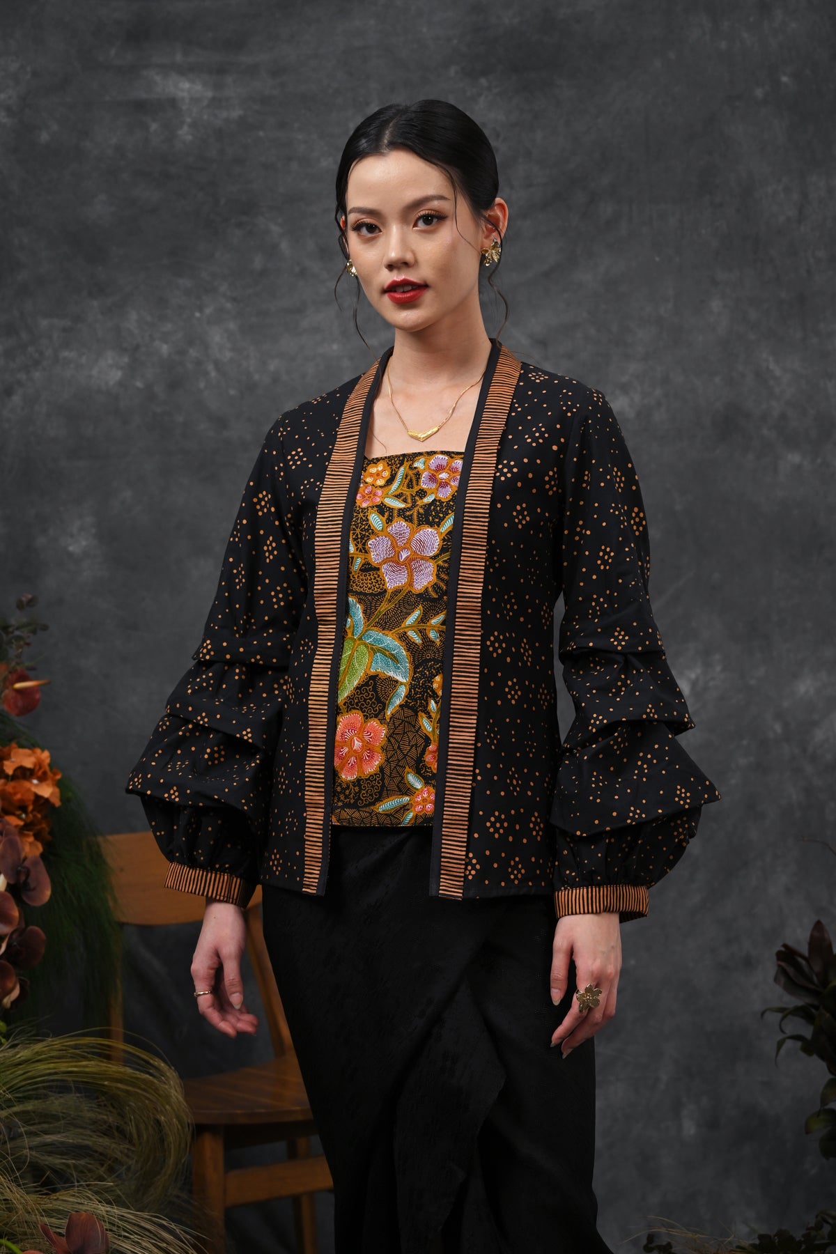 Kebaya Bloomy Encim Cemani T6167