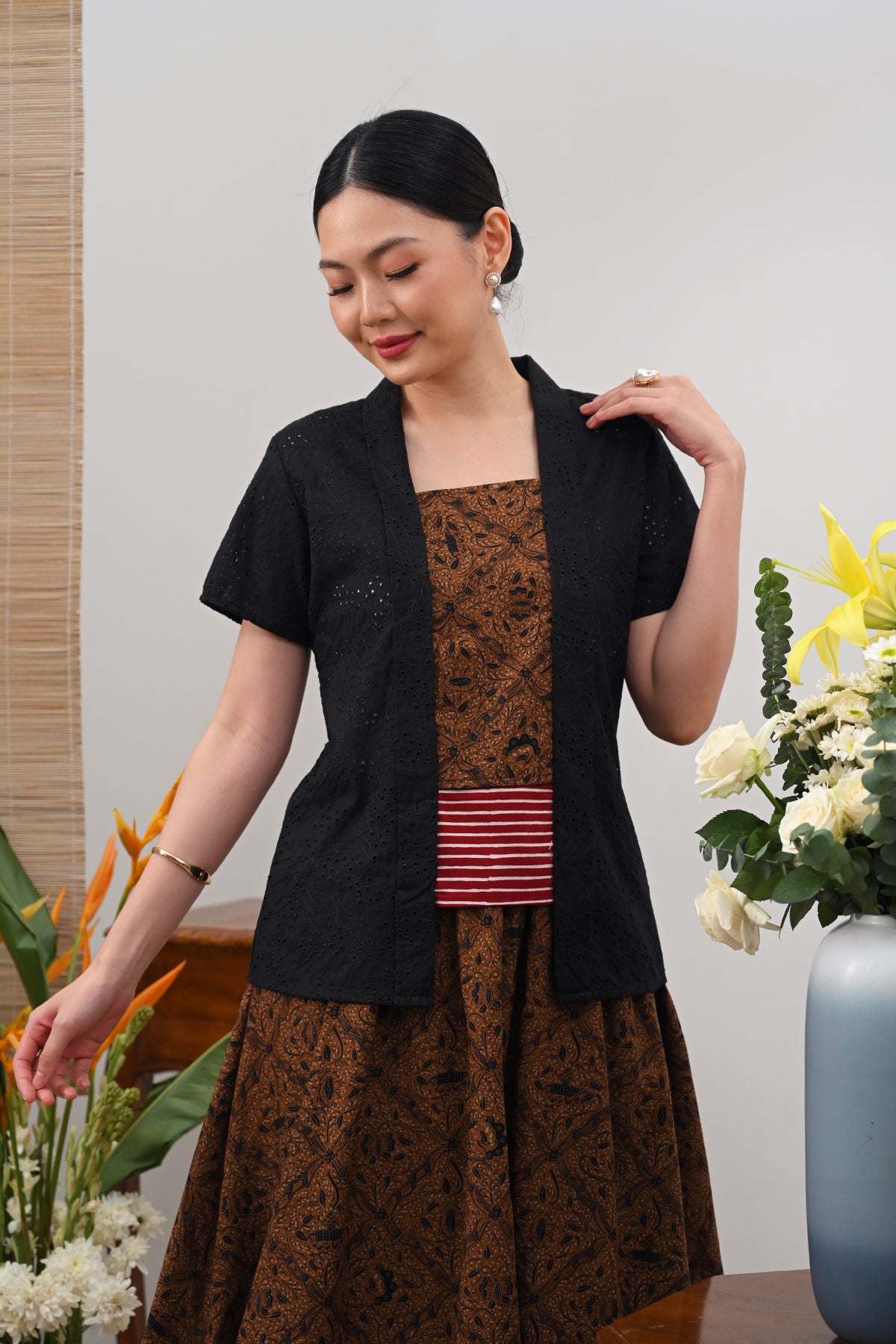 Kebaya Basic Short Black T5624