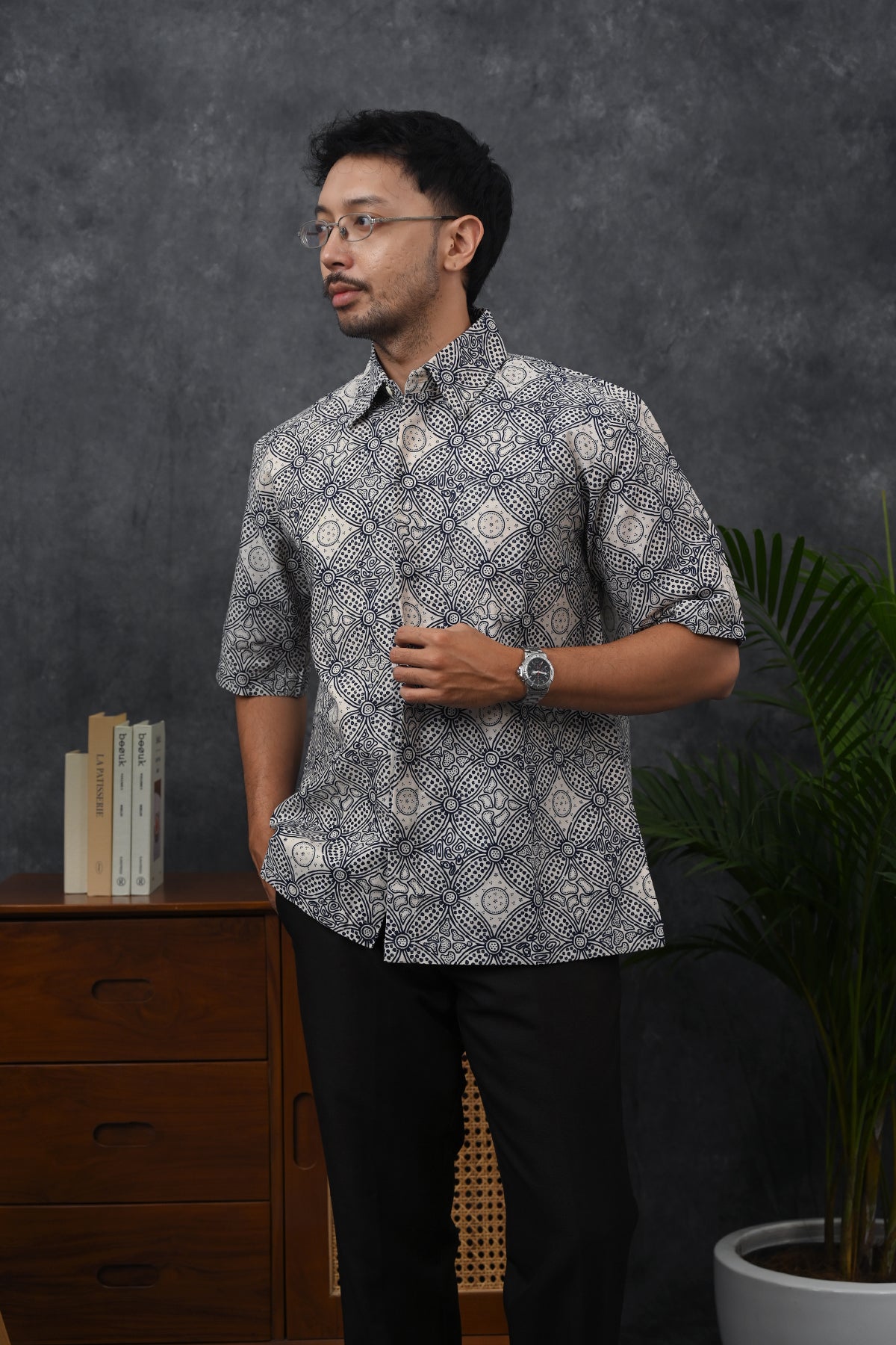 Damar Kontemporer Short M0391