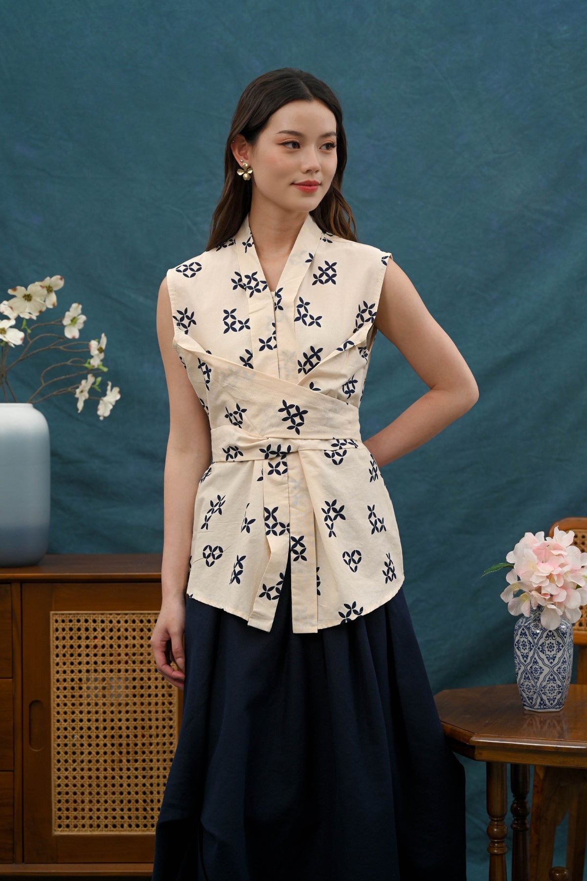 Sora Sleeveless Kontemporer T5811