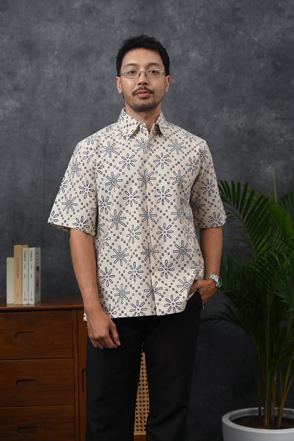 Kiran Kontemporer Short M0390