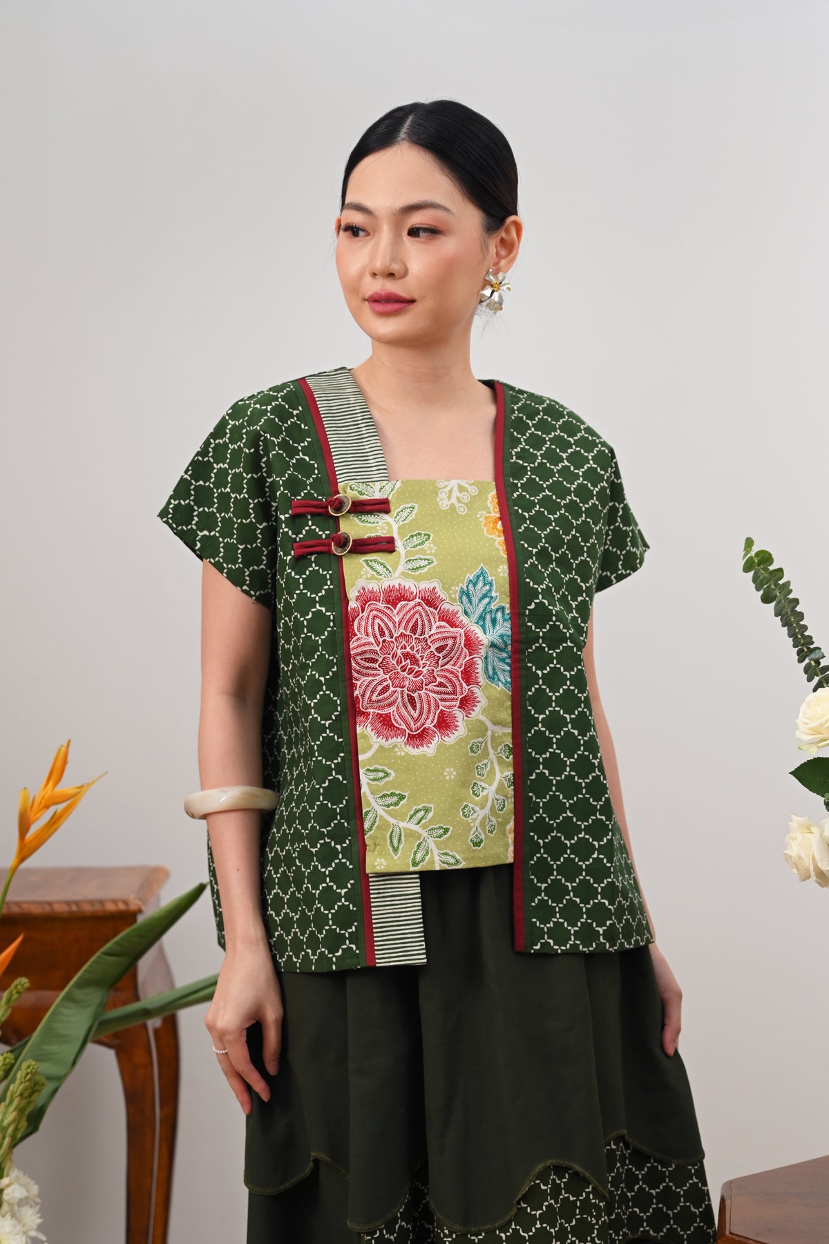 Dhini Dwika Encim T5704