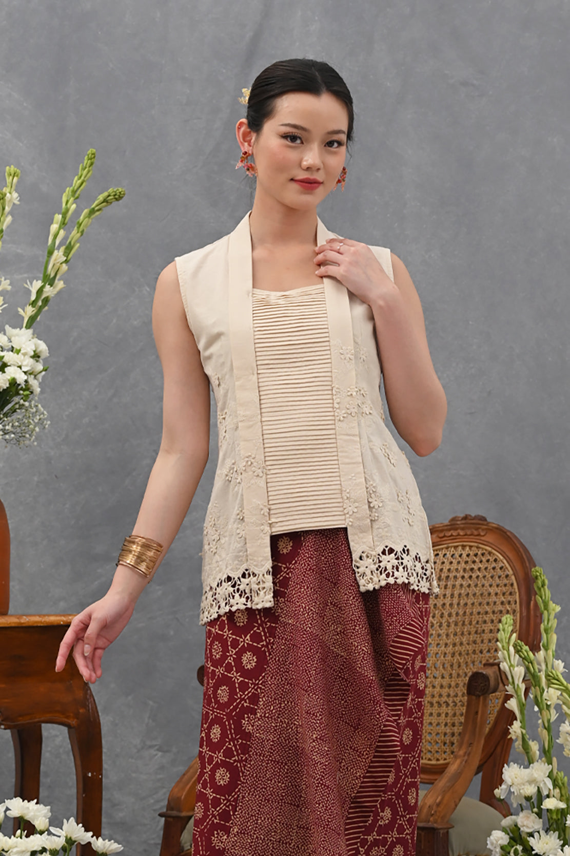 Kebaya Sleeveless Basic Brown T4049