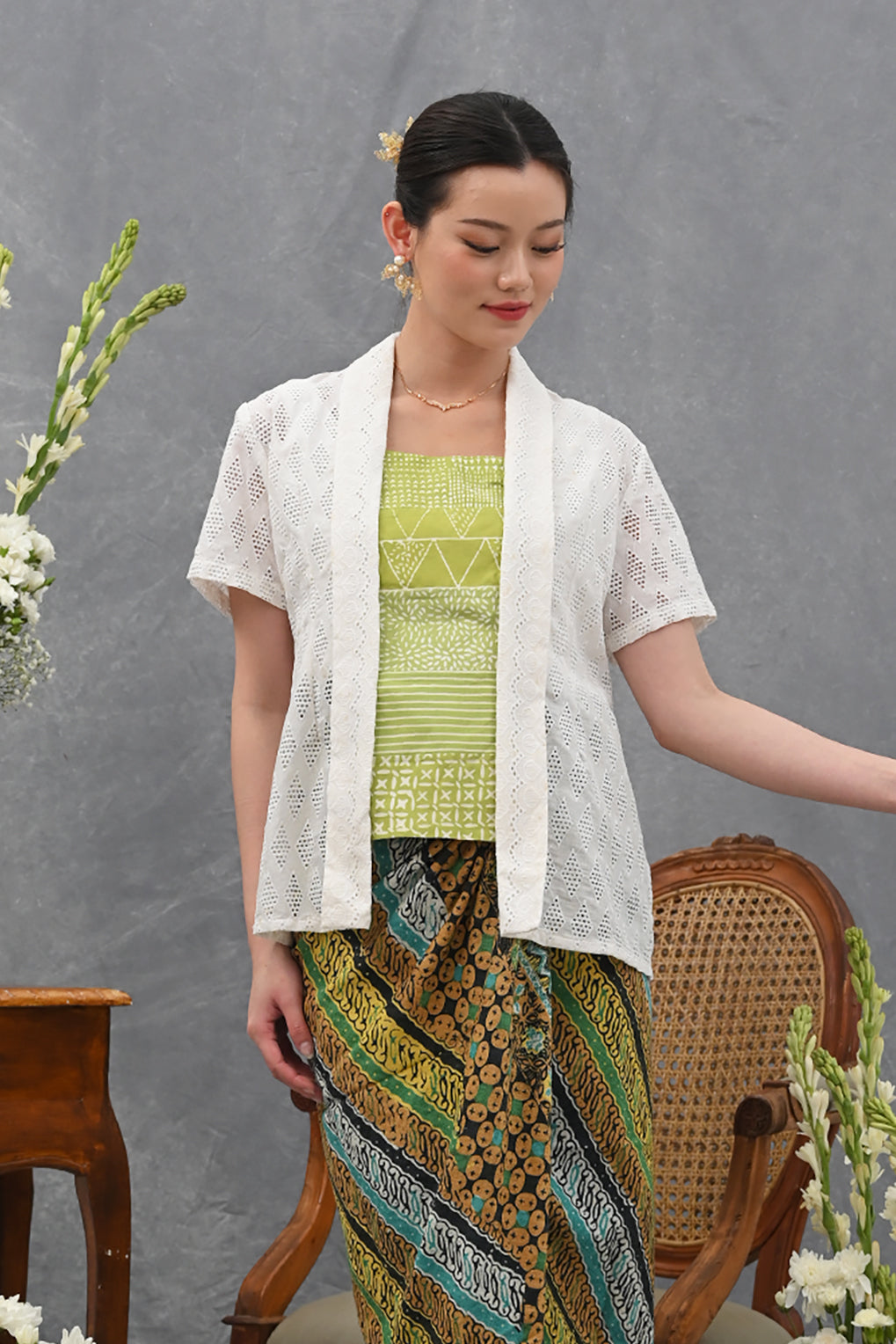 Kebaya Basic Short White Green T4008