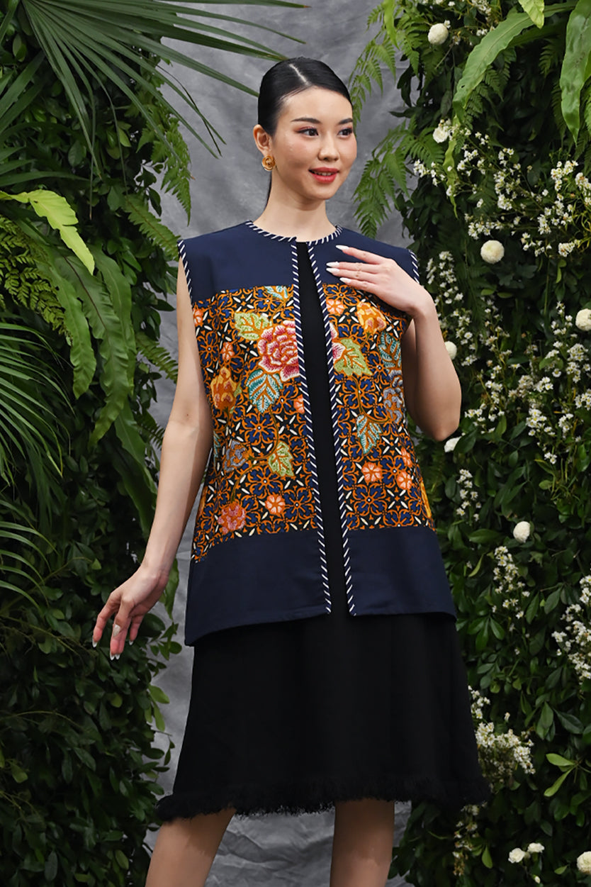 Outer Butterfly Short T4335