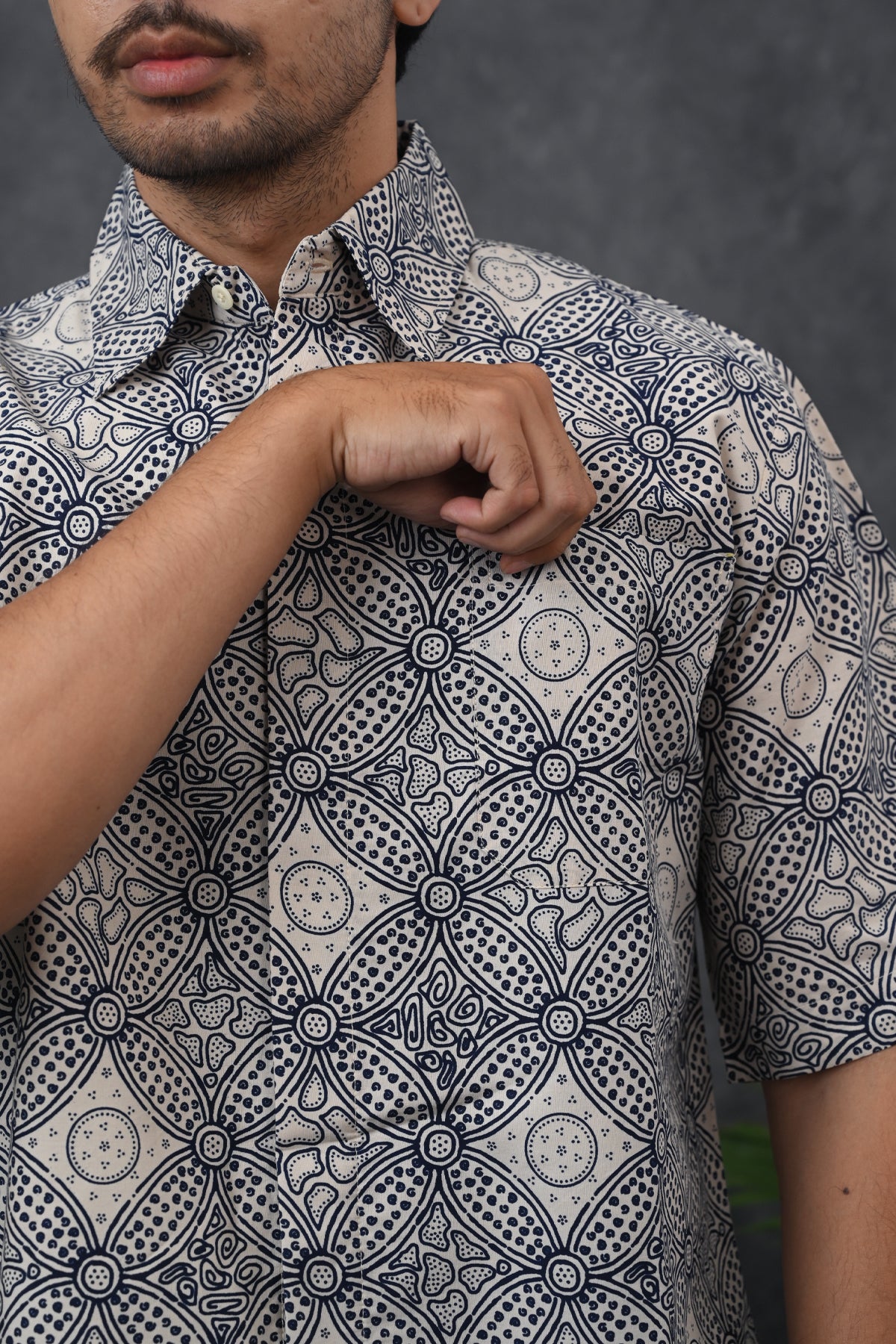 Damar Kontemporer Short M0391