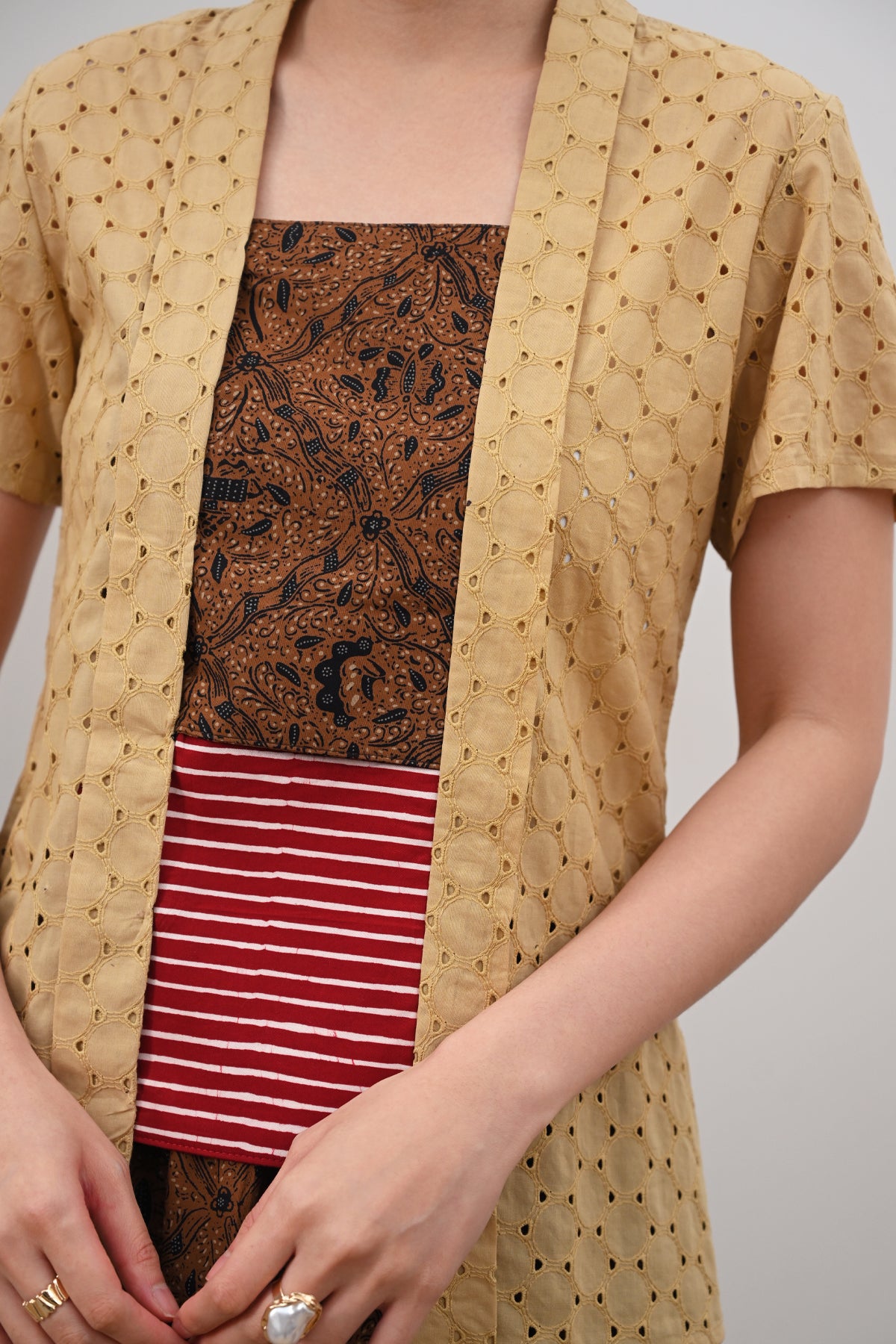 Kebaya Basic Short Cream T5627