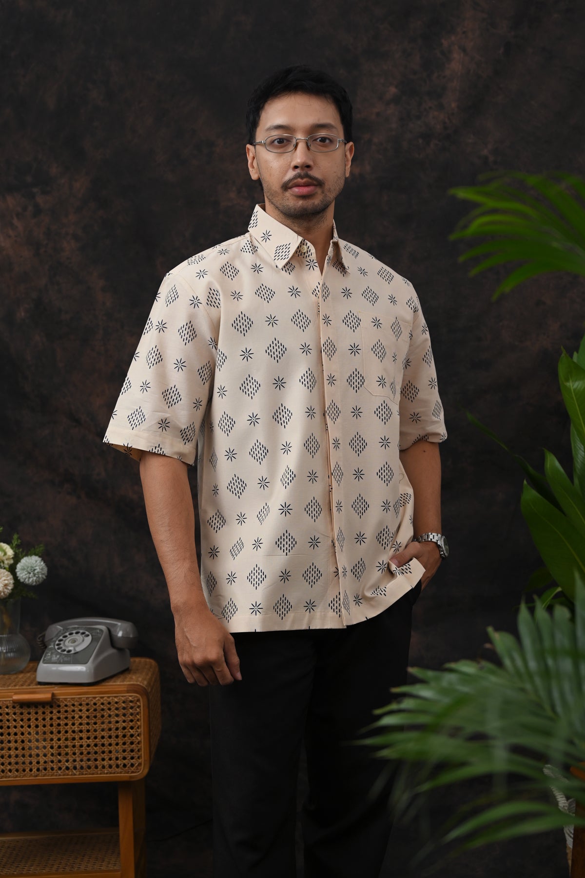 Prava Kontemporer Short M0389