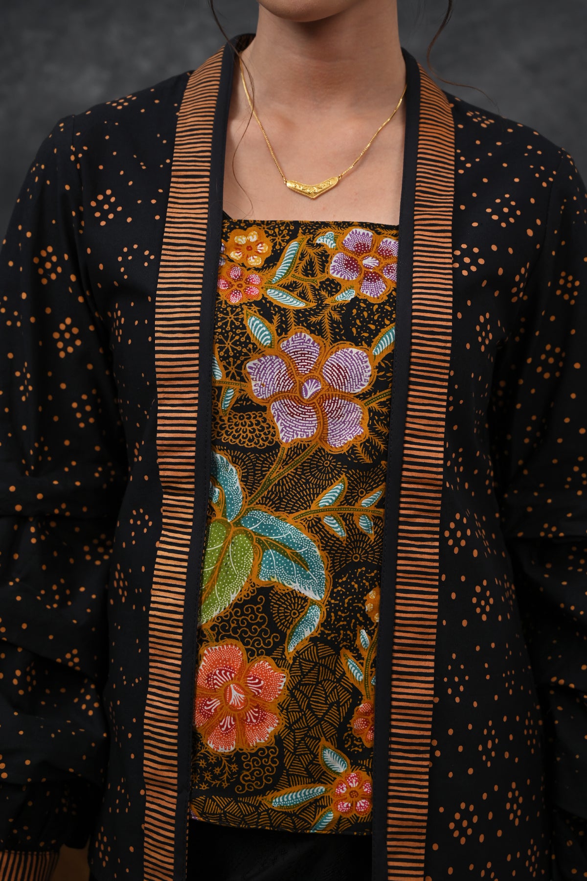 Kebaya Bloomy Encim Cemani T6167