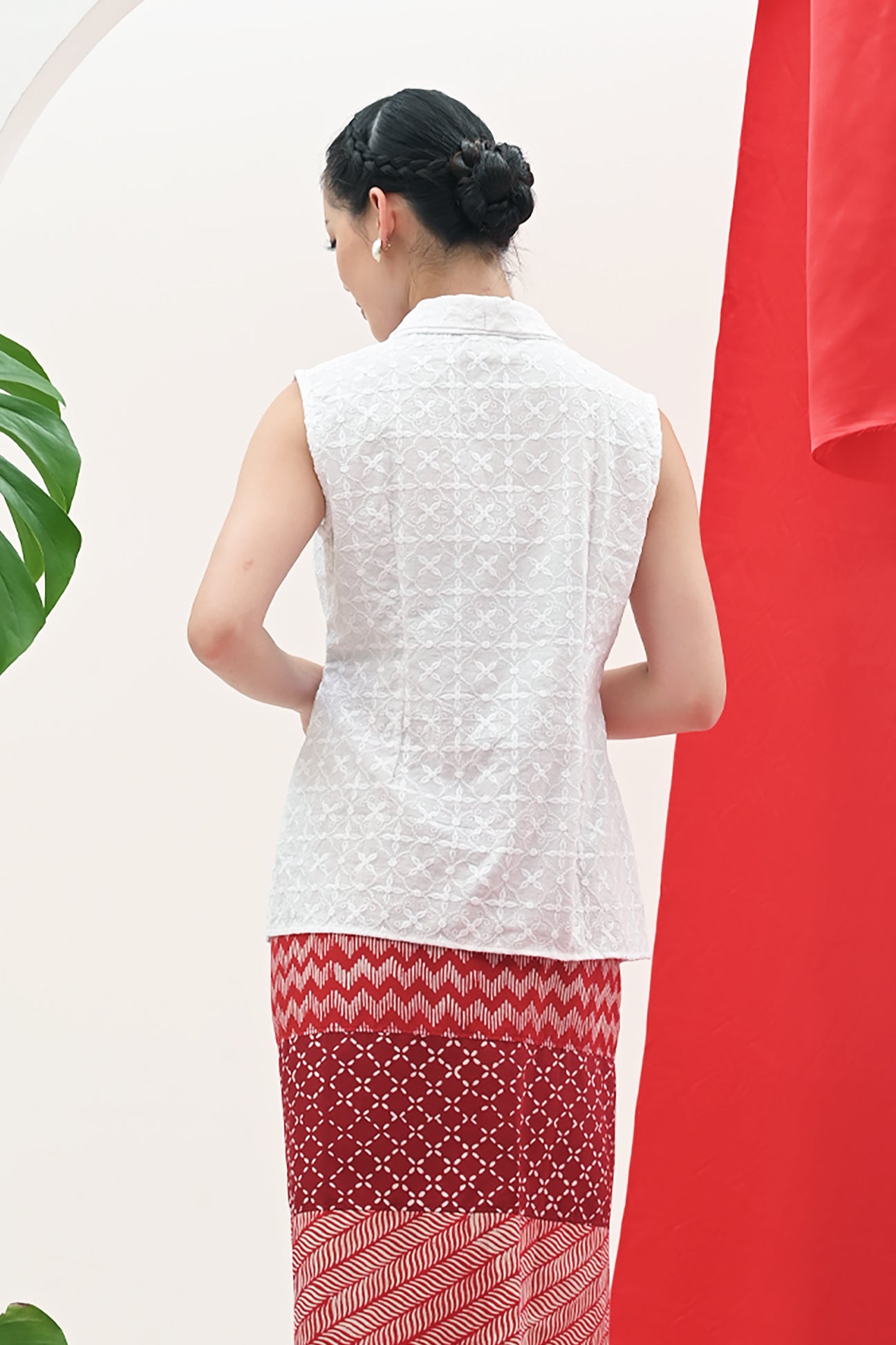 Kebaya Bordir Merah Putih Sleeveless T3097