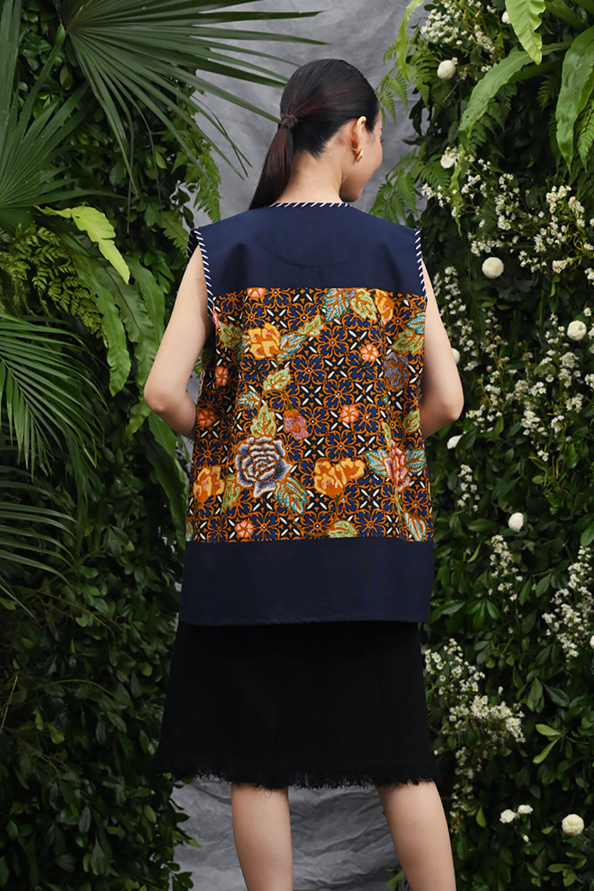 Outer Butterfly Short T4335