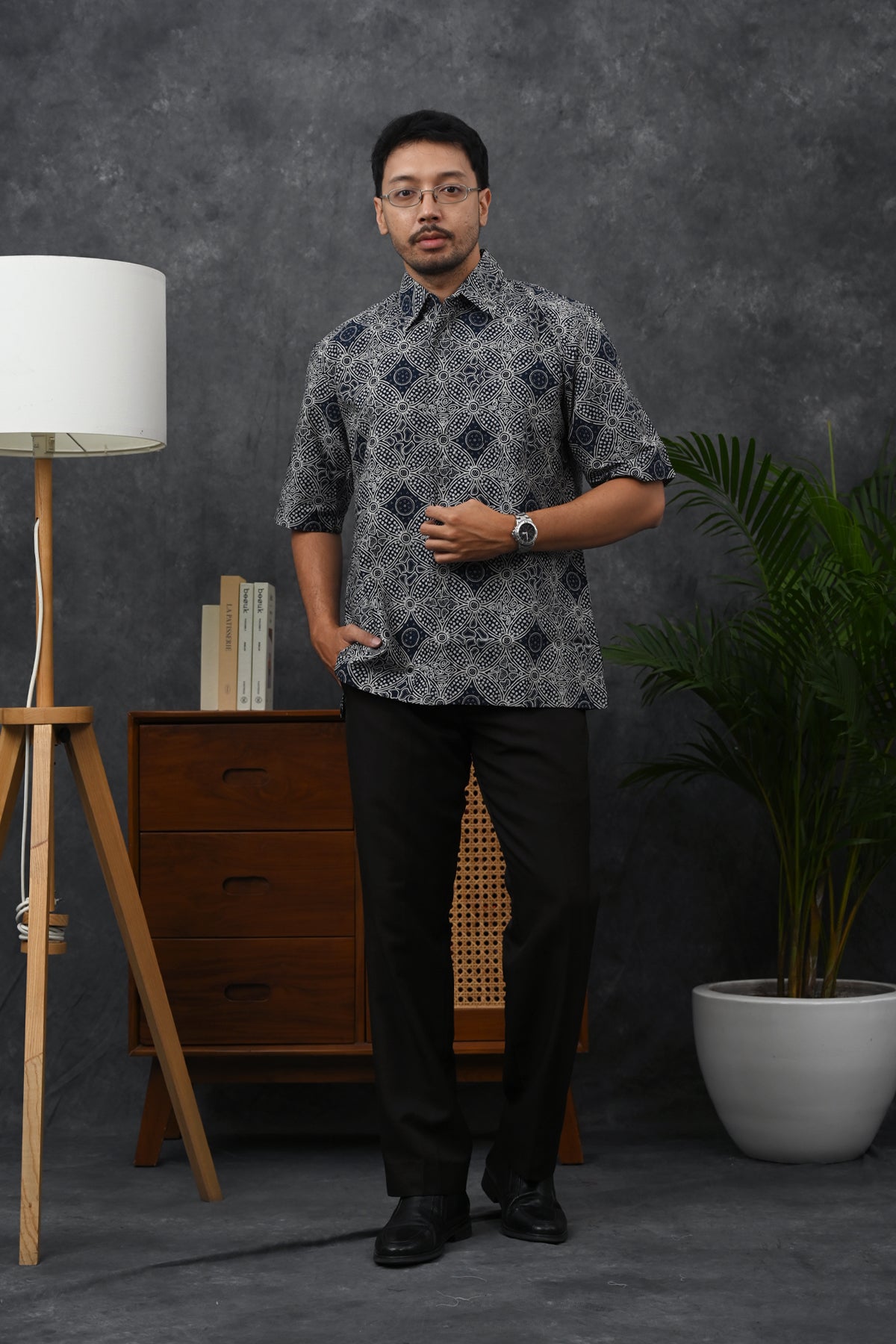 Ruma Kontemporer Short M0386