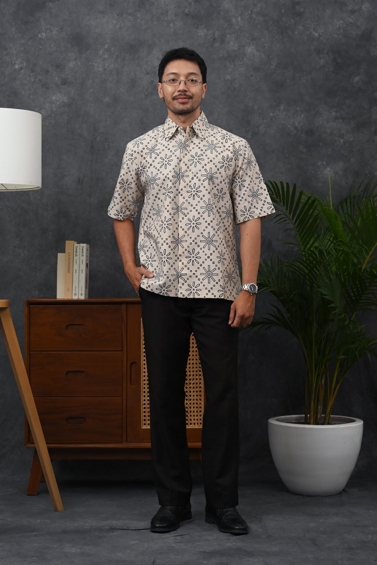 Kiran Kontemporer Short M0390