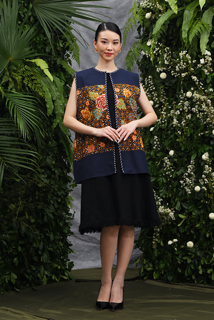 Outer Butterfly Short T4335