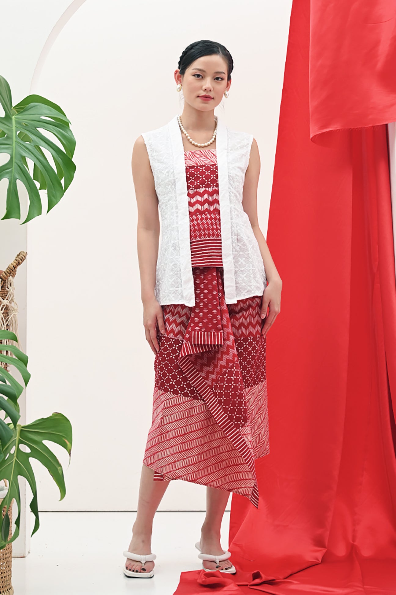 Kebaya Bordir Merah Putih Sleeveless T3097