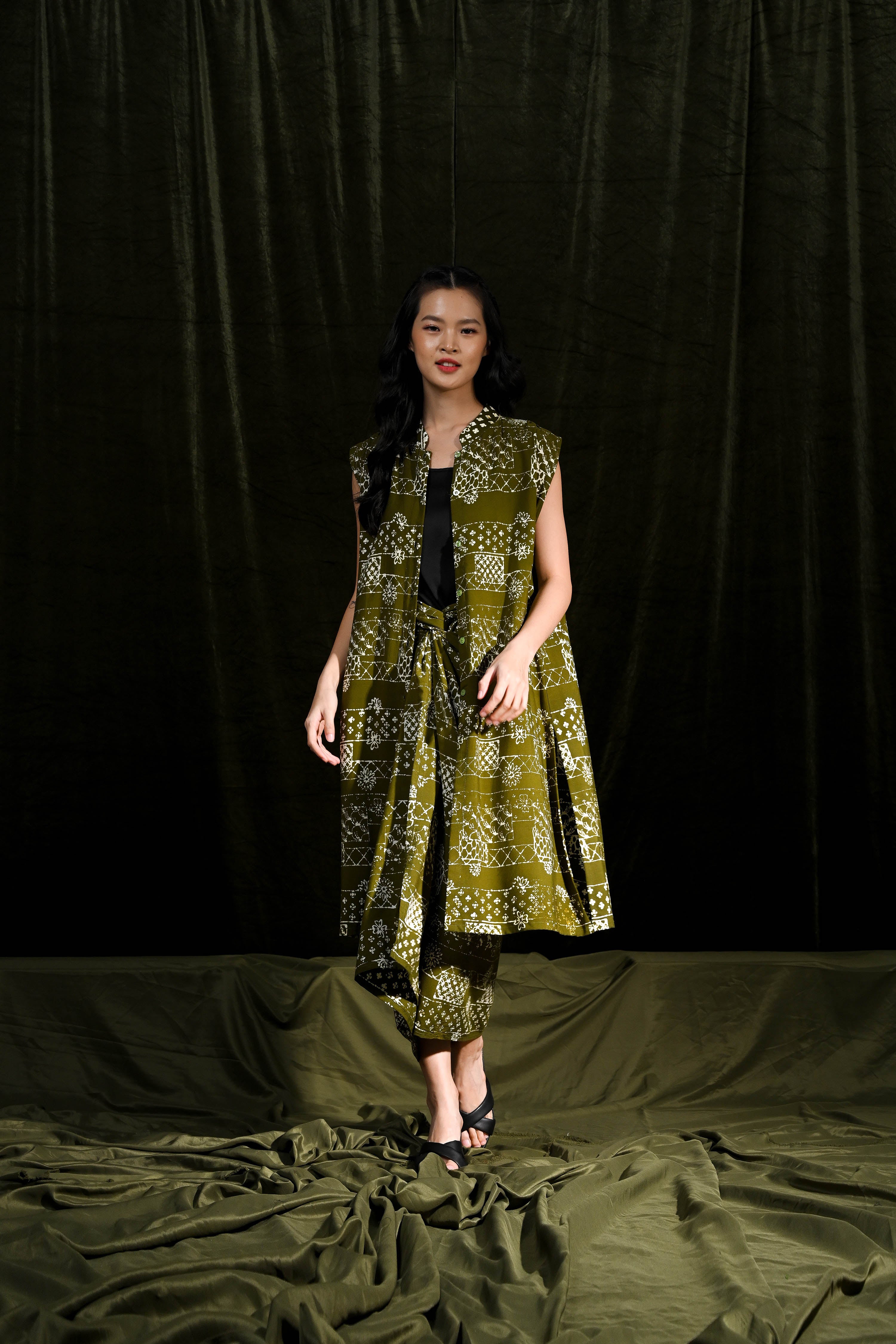 Outer Sleeveless Rayya Green T2786