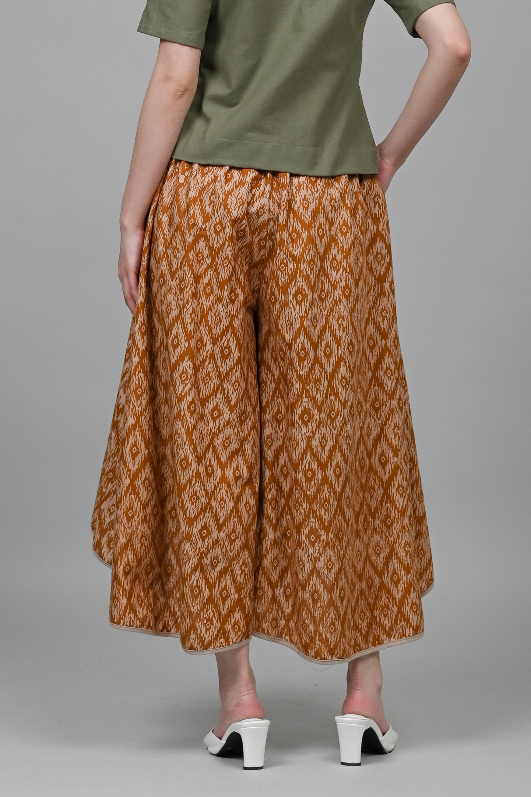 Keiko Brown Garut P0348