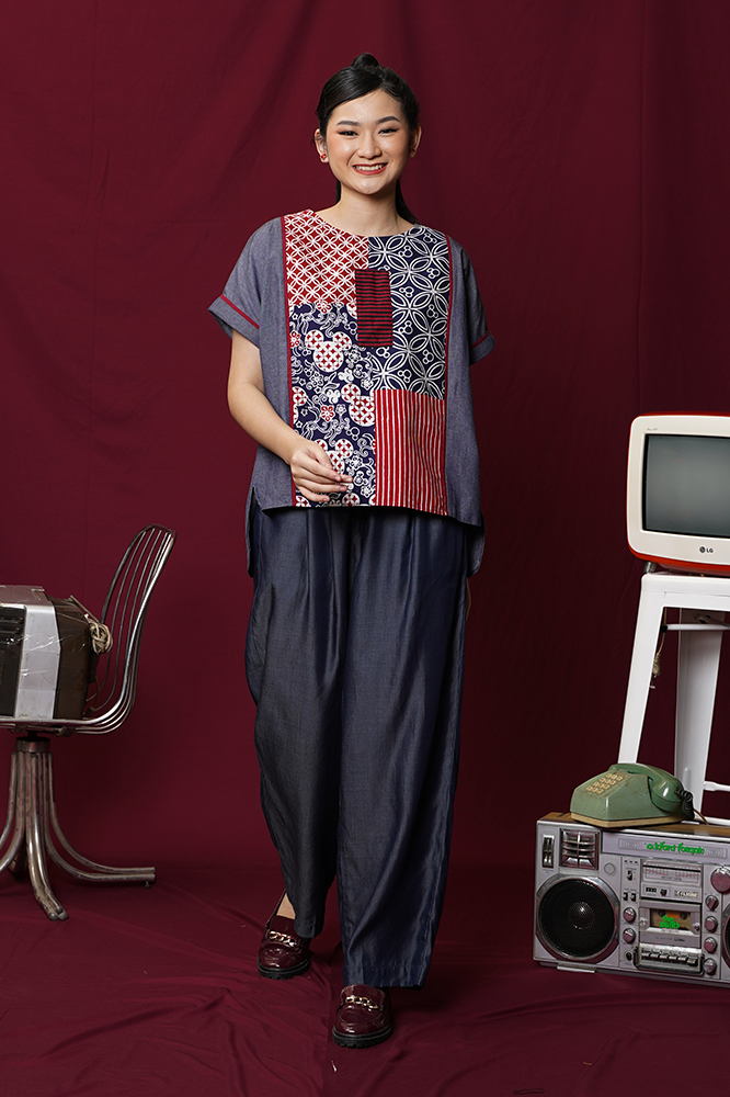 Gayatri PART of Dazzling T1409